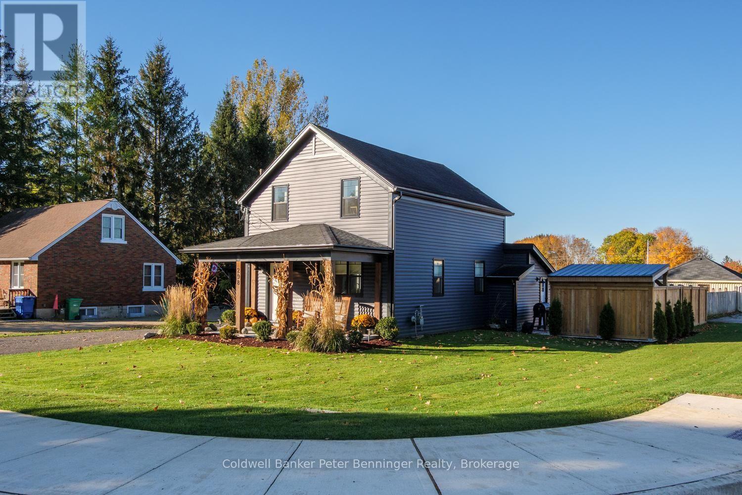 298 Countess Street N Property Photo 2