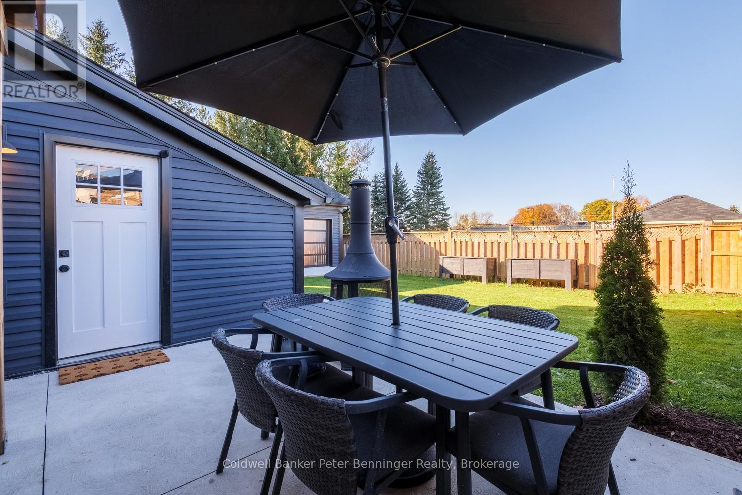 298 Countess Street N Property Photo 13