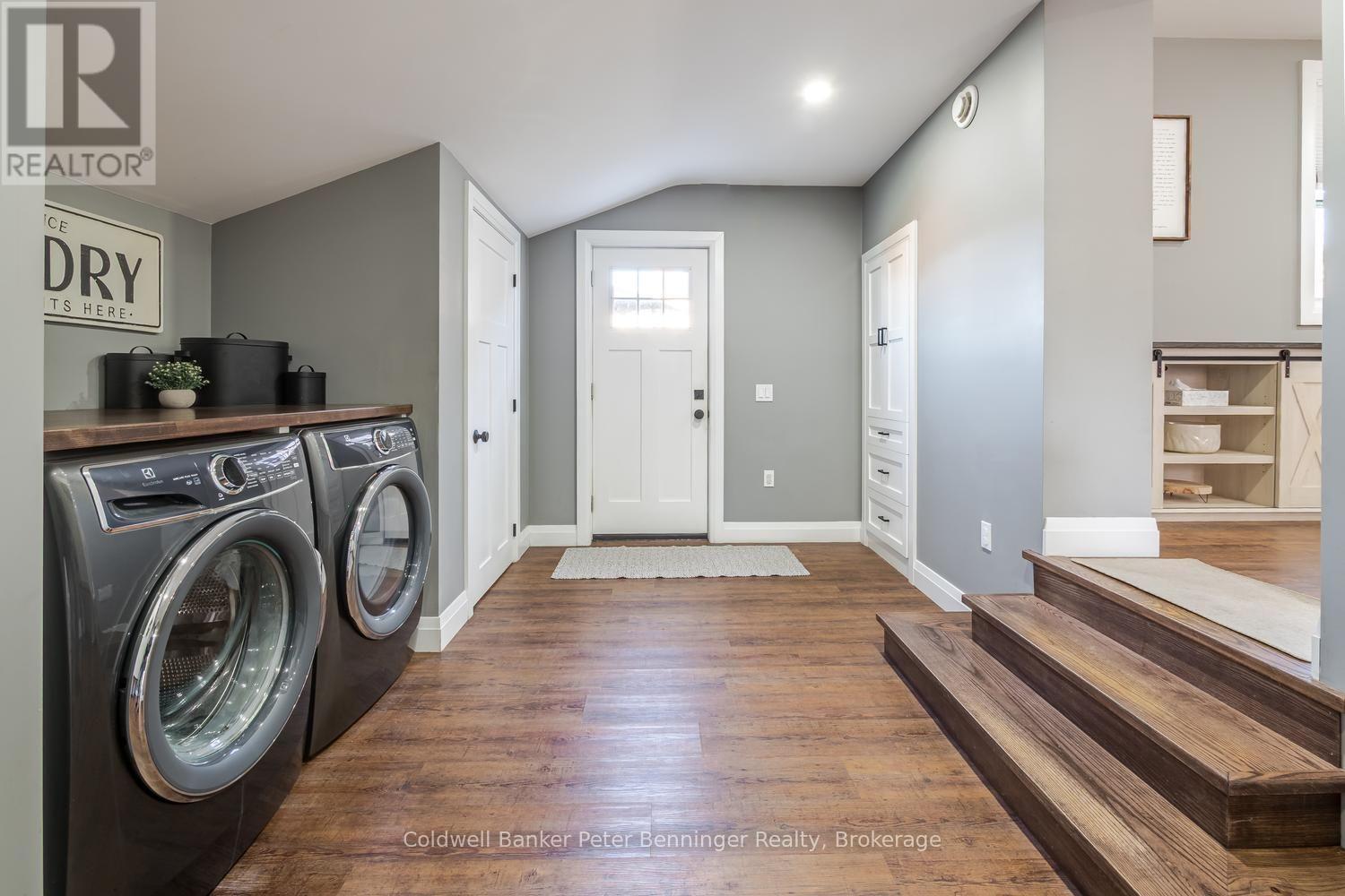 298 Countess Street N Property Photo 26