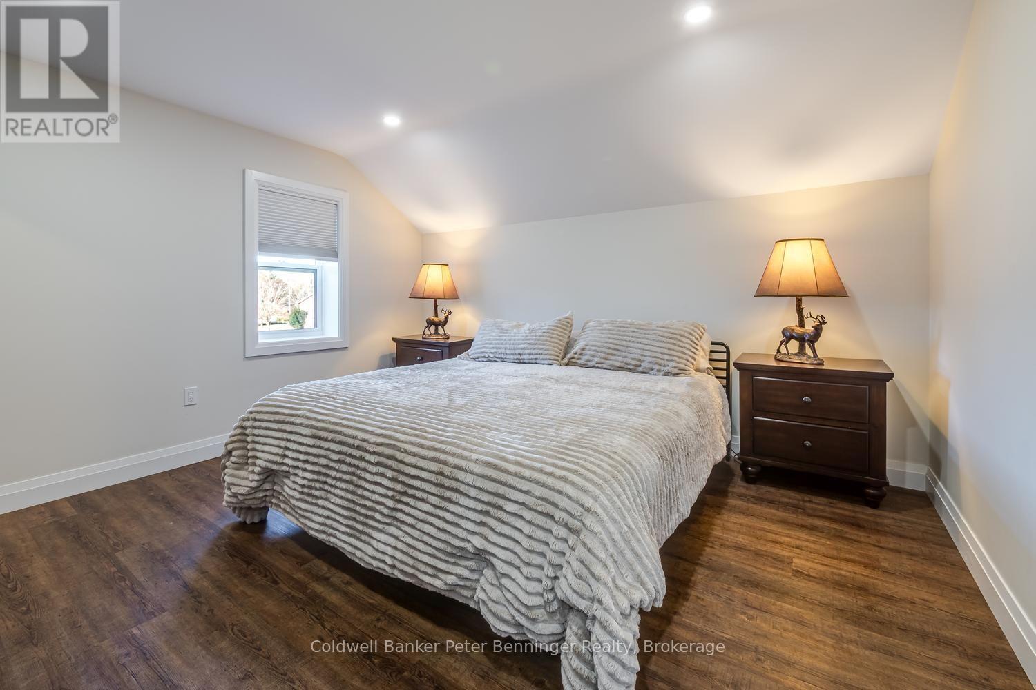 298 Countess Street N Property Photo 32