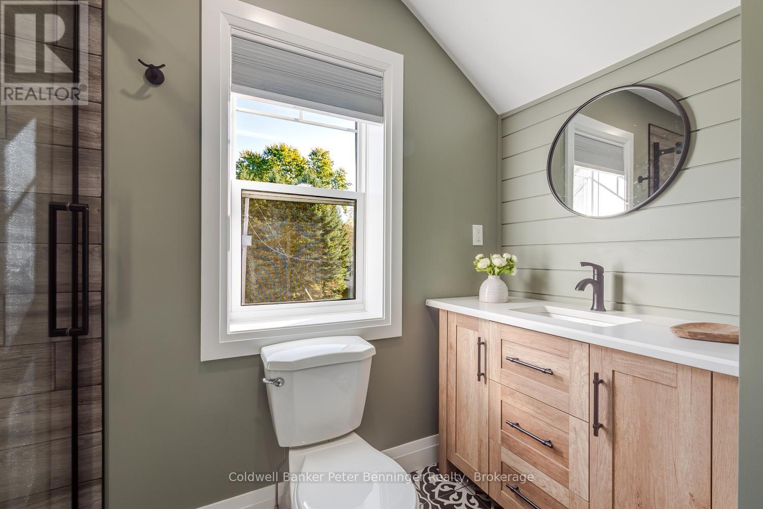 298 Countess Street N Property Photo 35