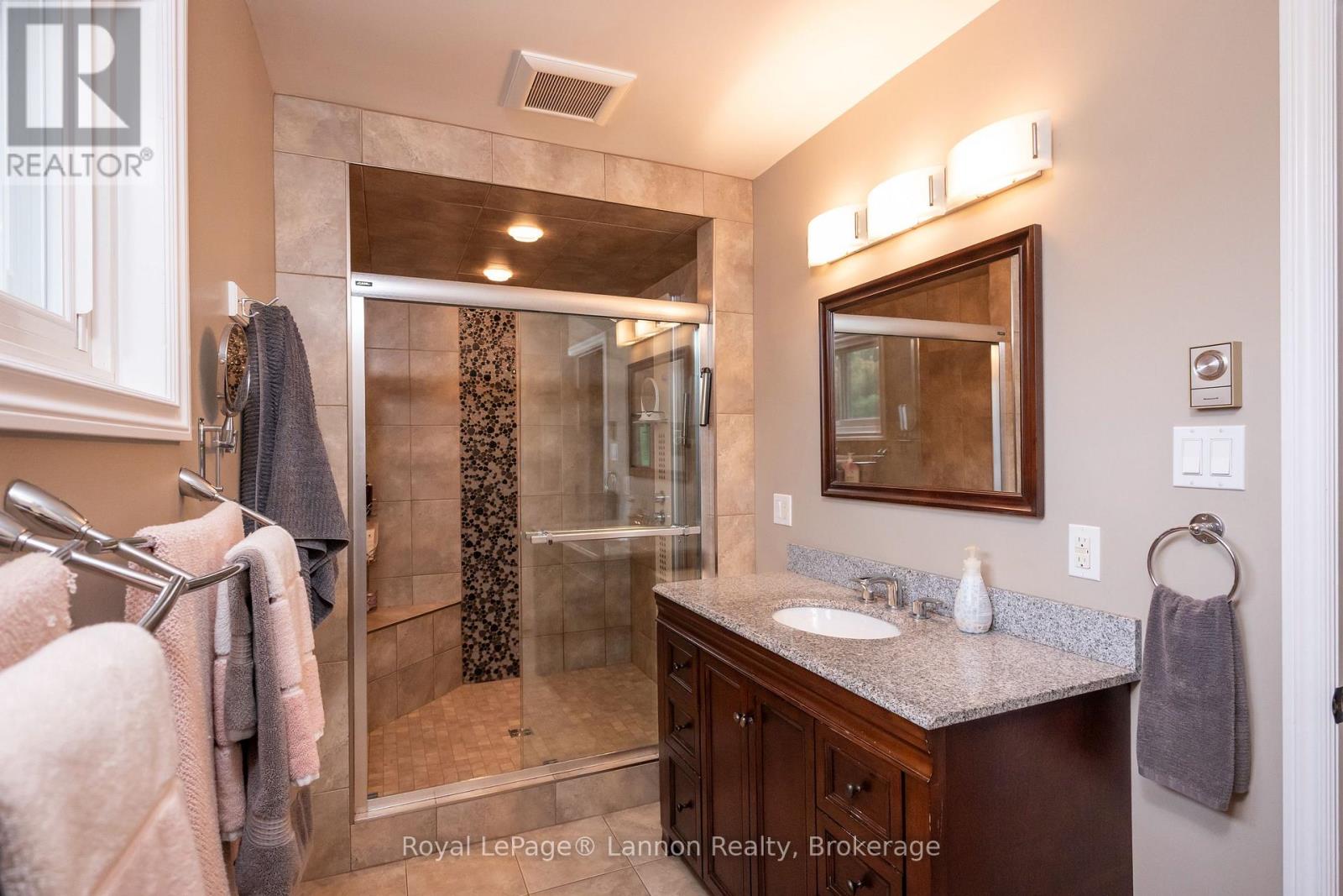 2020 Mountain Road Property Photo 26