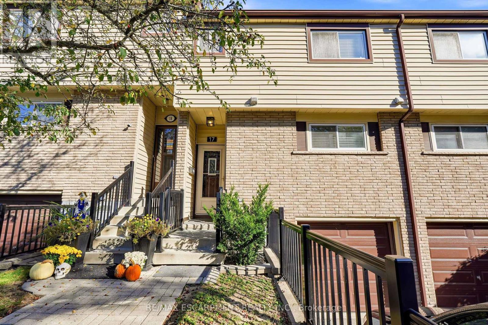 17 - 1550 GARTH STREET Property Photo 1