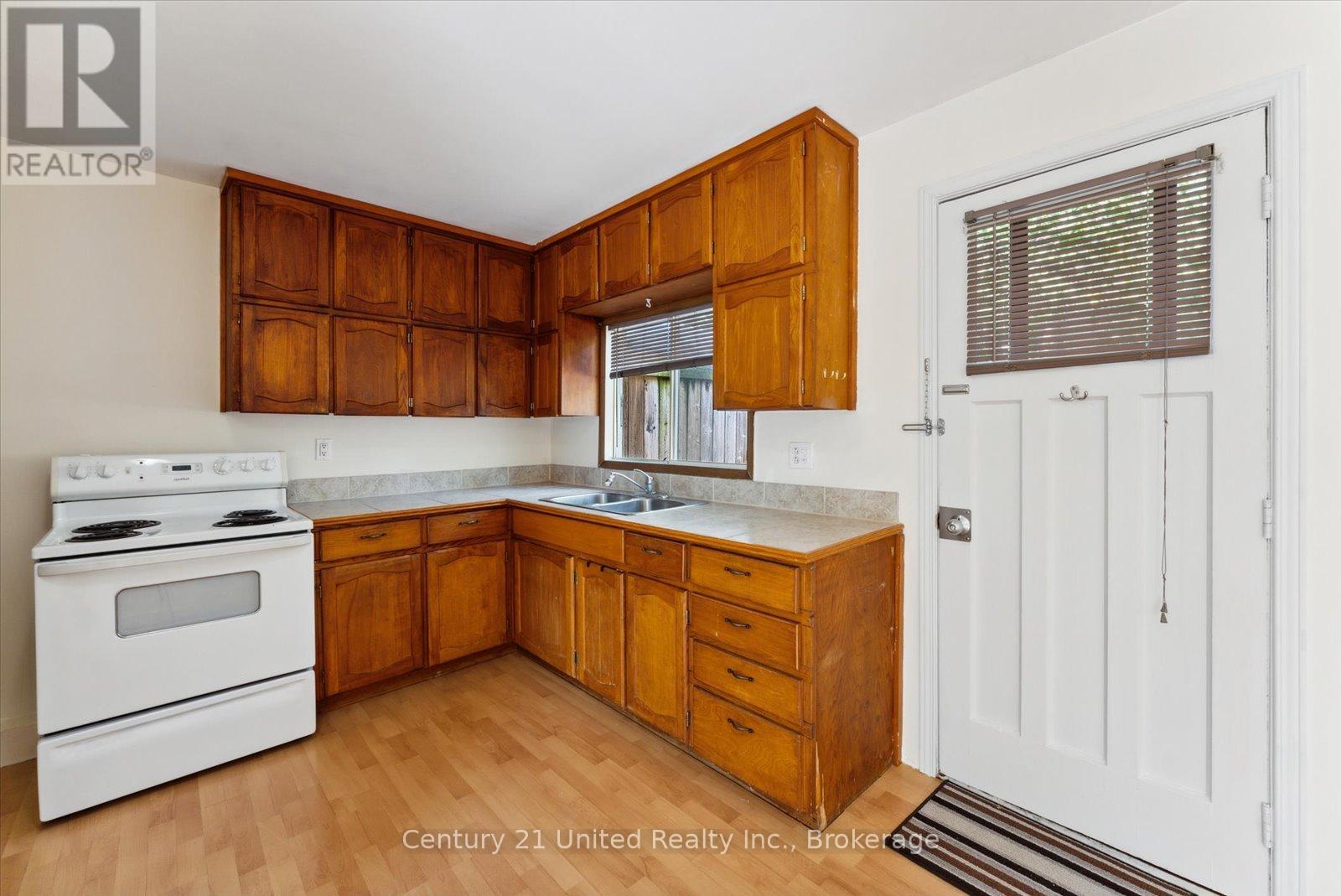 B - 556 Edison Avenue Property Photo 7