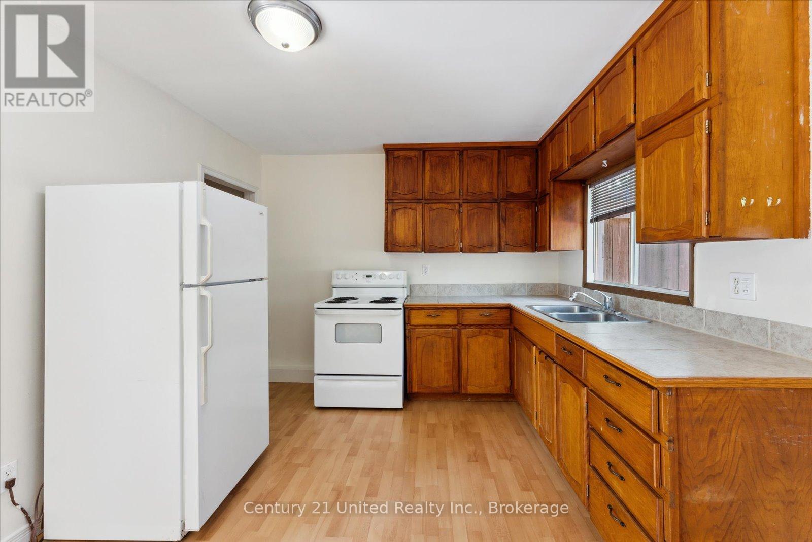 B - 556 Edison Avenue Property Photo 8