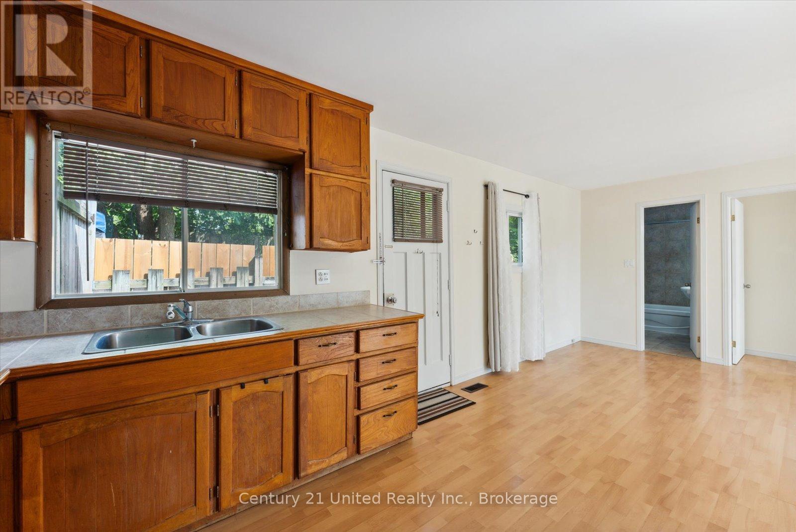 B - 556 Edison Avenue Property Photo 9