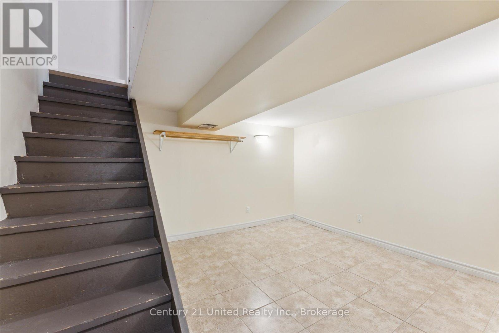 B - 556 Edison Avenue Property Photo 15