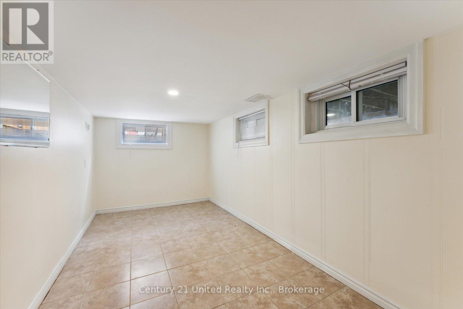 B - 556 Edison Avenue Property Photo 18