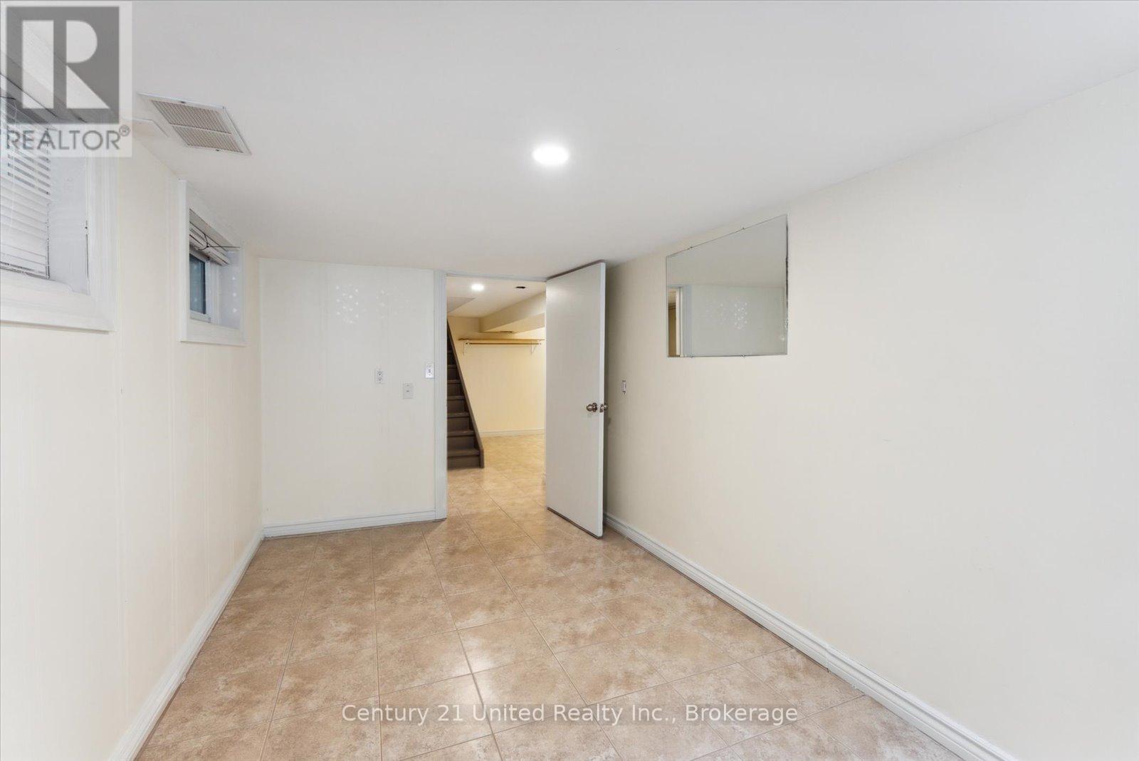 B - 556 Edison Avenue Property Photo 19