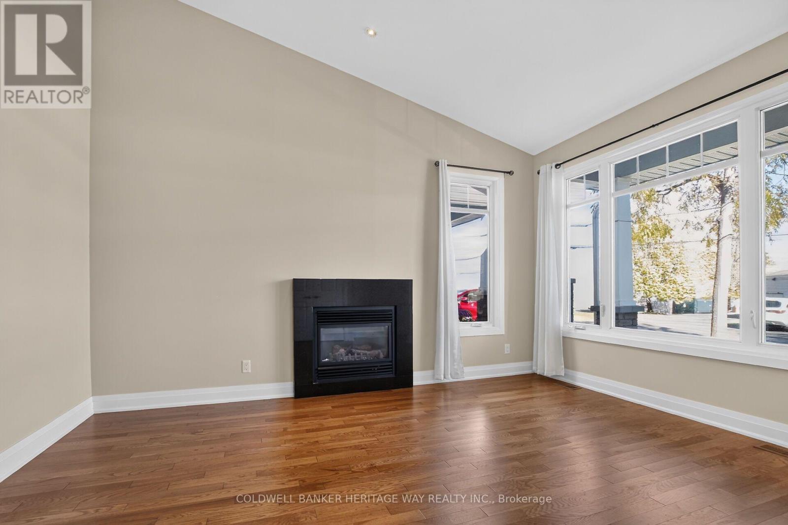 135 Elizabeth Street Property Photo 9