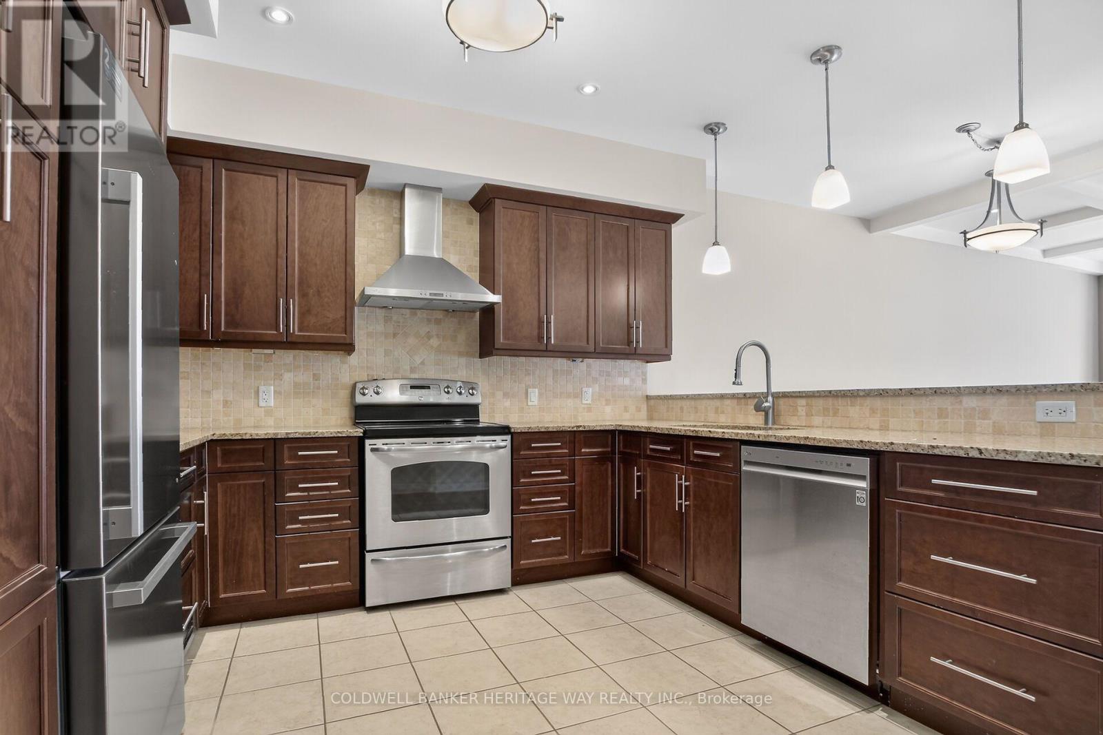135 Elizabeth Street Property Photo 11