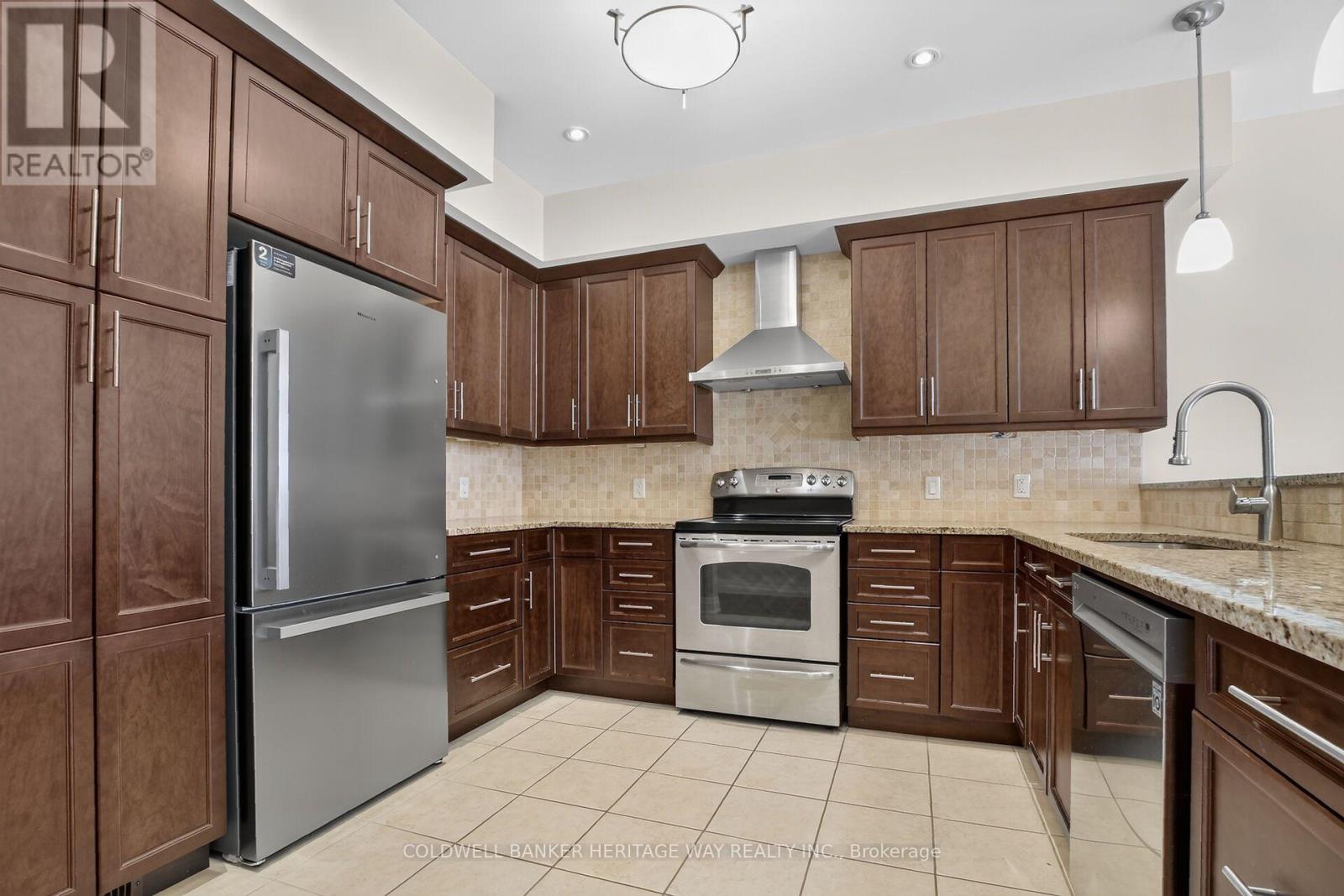 135 Elizabeth Street Property Photo 12