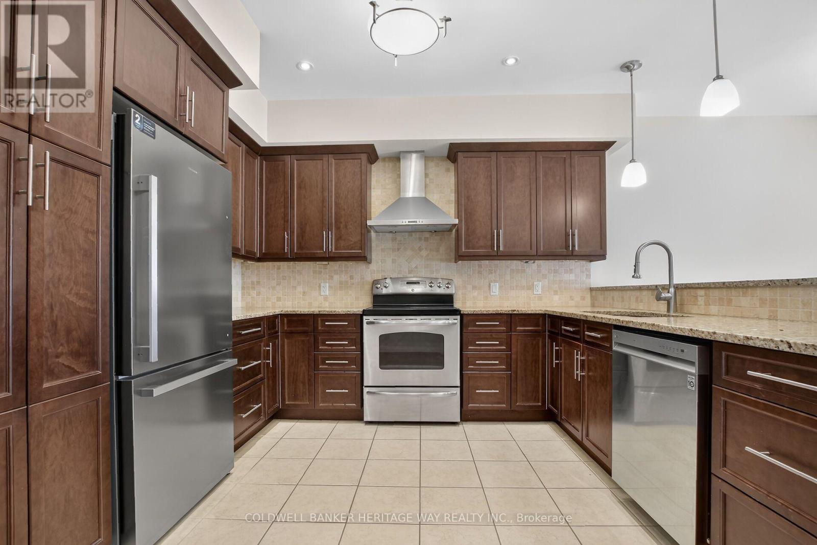 135 Elizabeth Street Property Photo 14