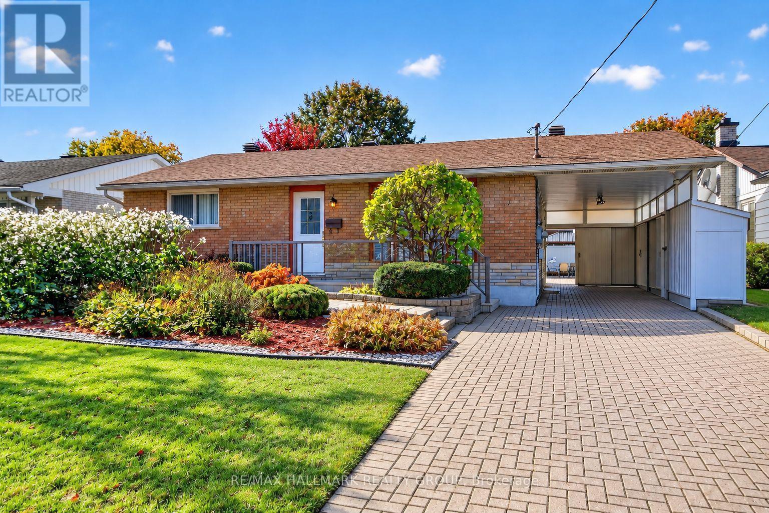 1592 Maxime Street Property Photo 2