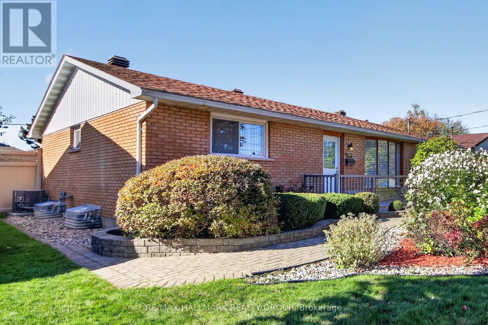 1592 Maxime Street Property Photo 3