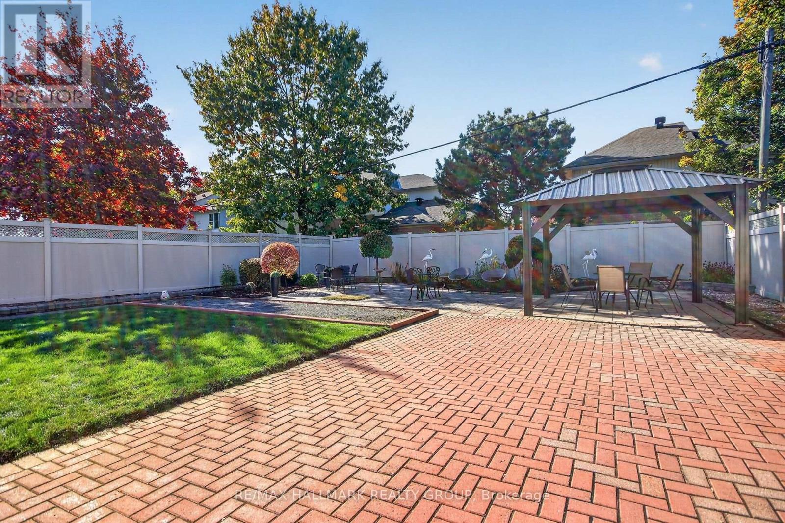 1592 Maxime Street Property Photo 4