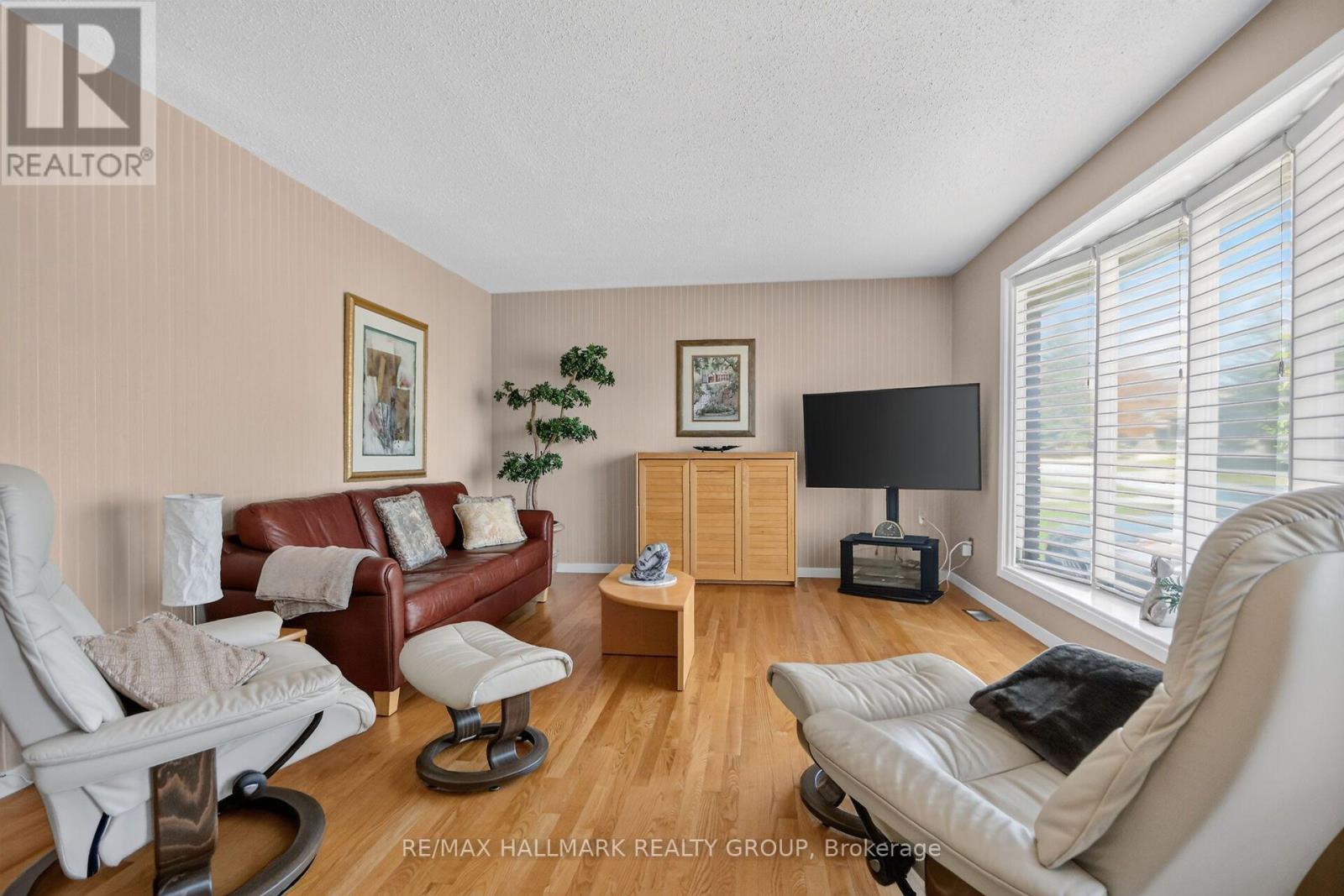 1592 Maxime Street Property Photo 9