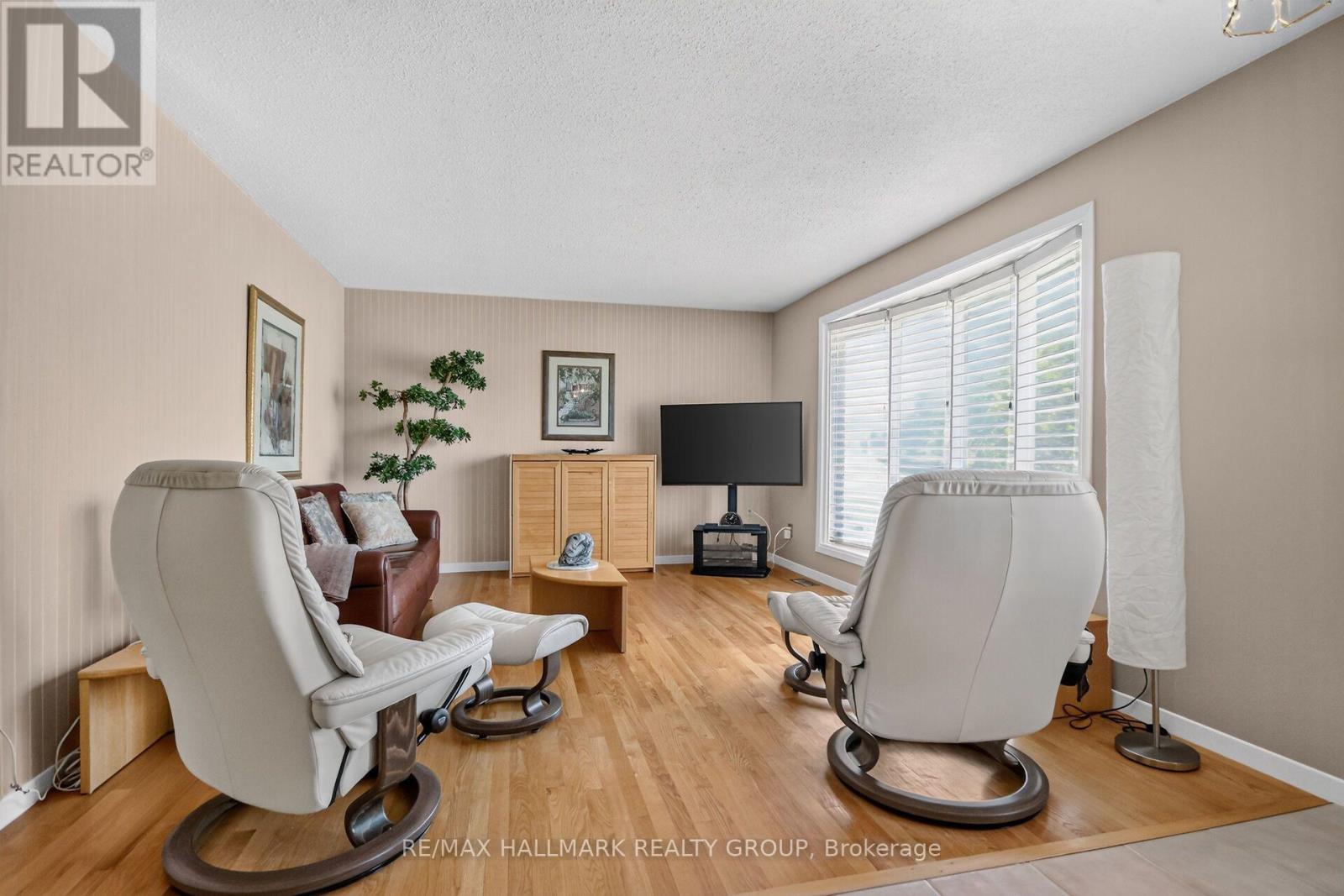 1592 Maxime Street Property Photo 10