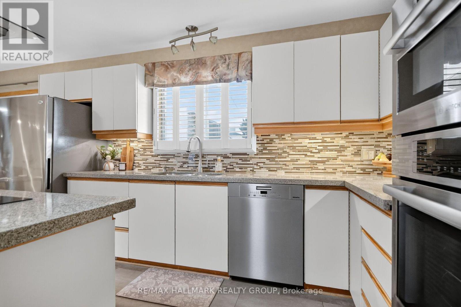 1592 Maxime Street Property Photo 14