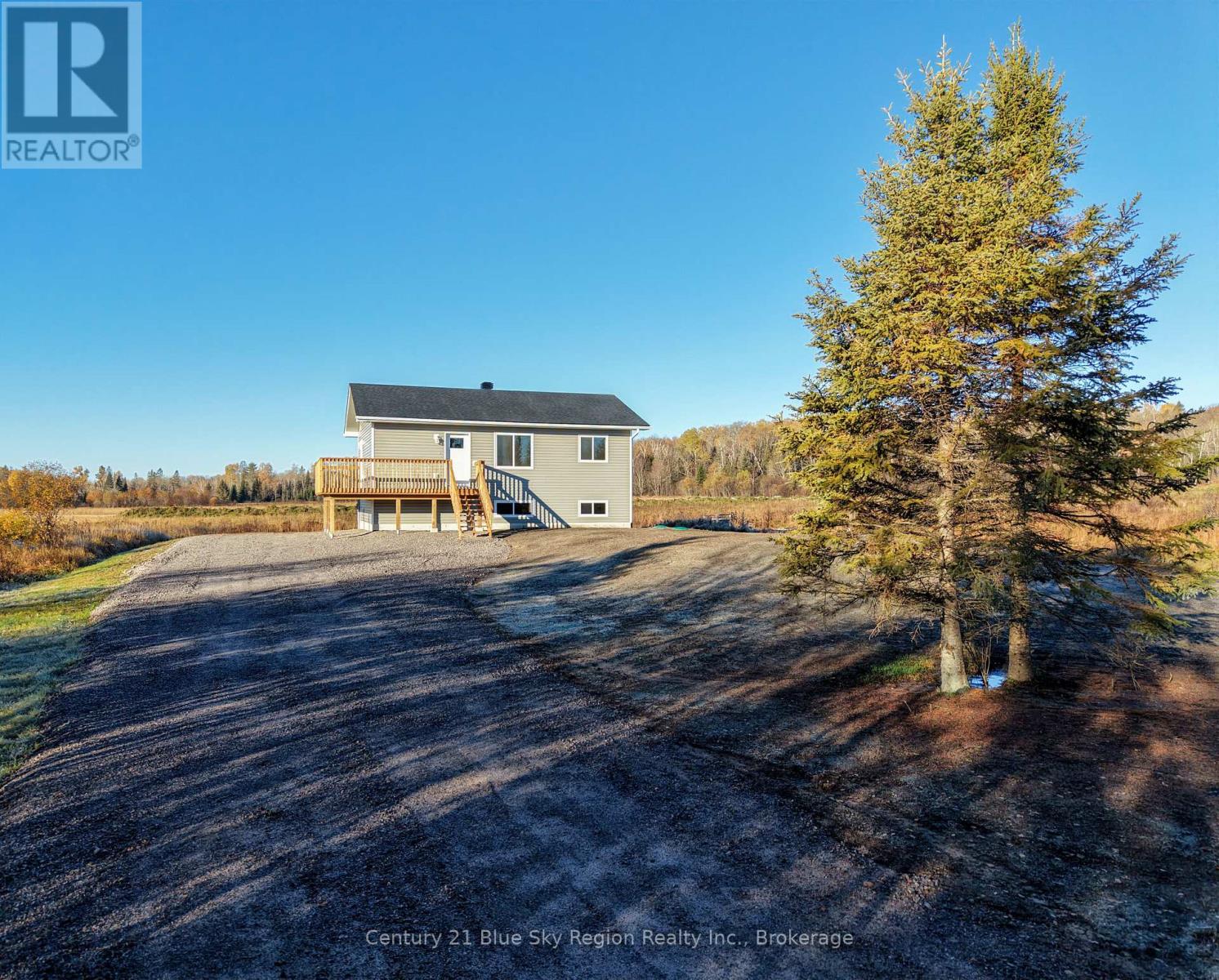 201 Talon Crescent S Property Photo 1