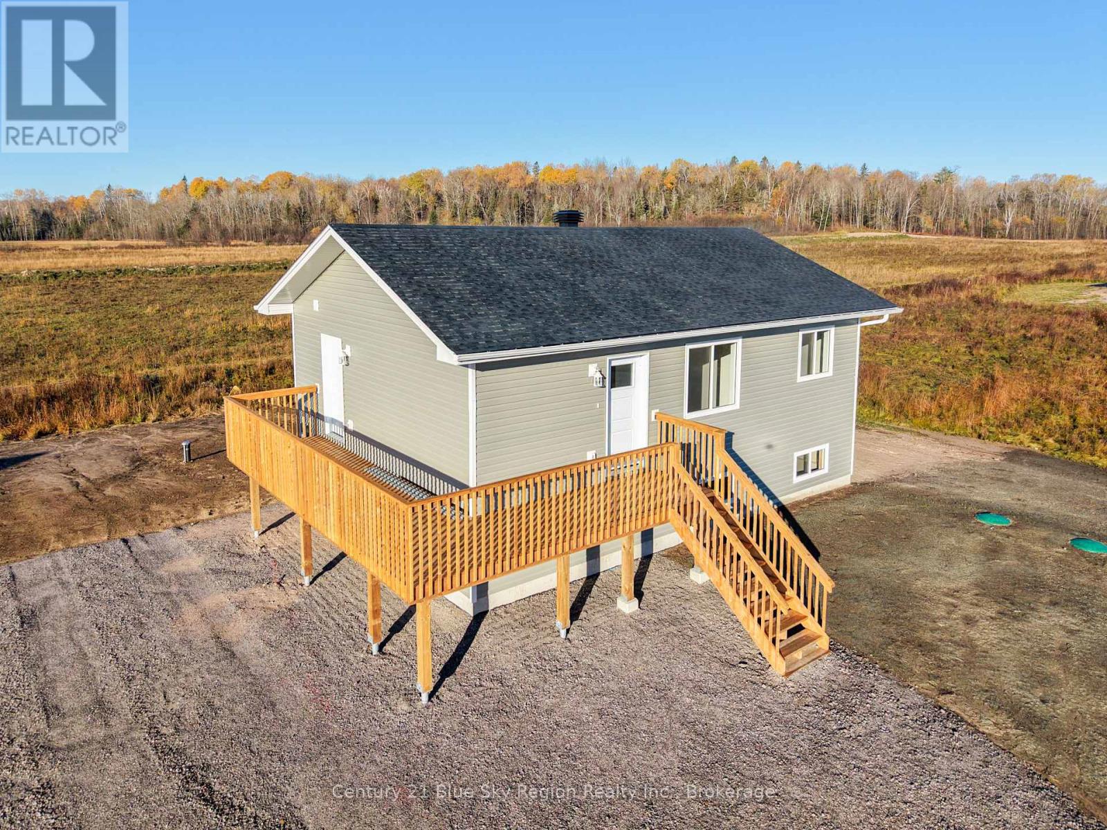 201 Talon Crescent S Property Photo 2