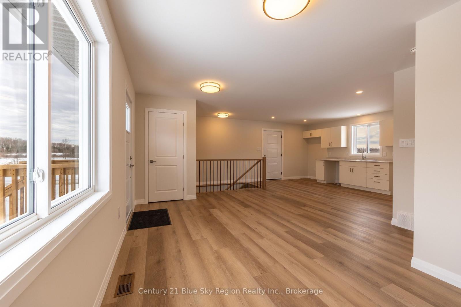201 Talon Crescent S Property Photo 3
