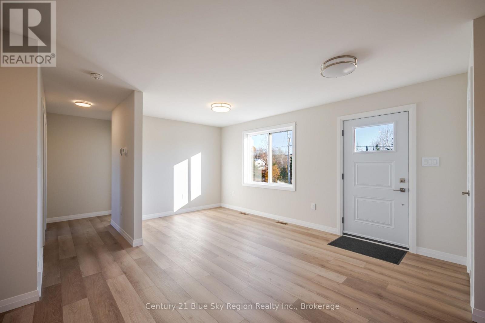 201 Talon Crescent S Property Photo 11
