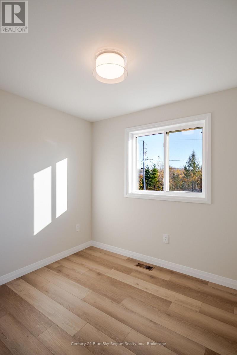 201 Talon Crescent S Property Photo 15