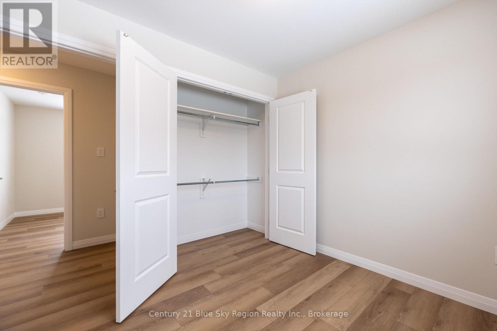 201 Talon Crescent S Property Photo 16