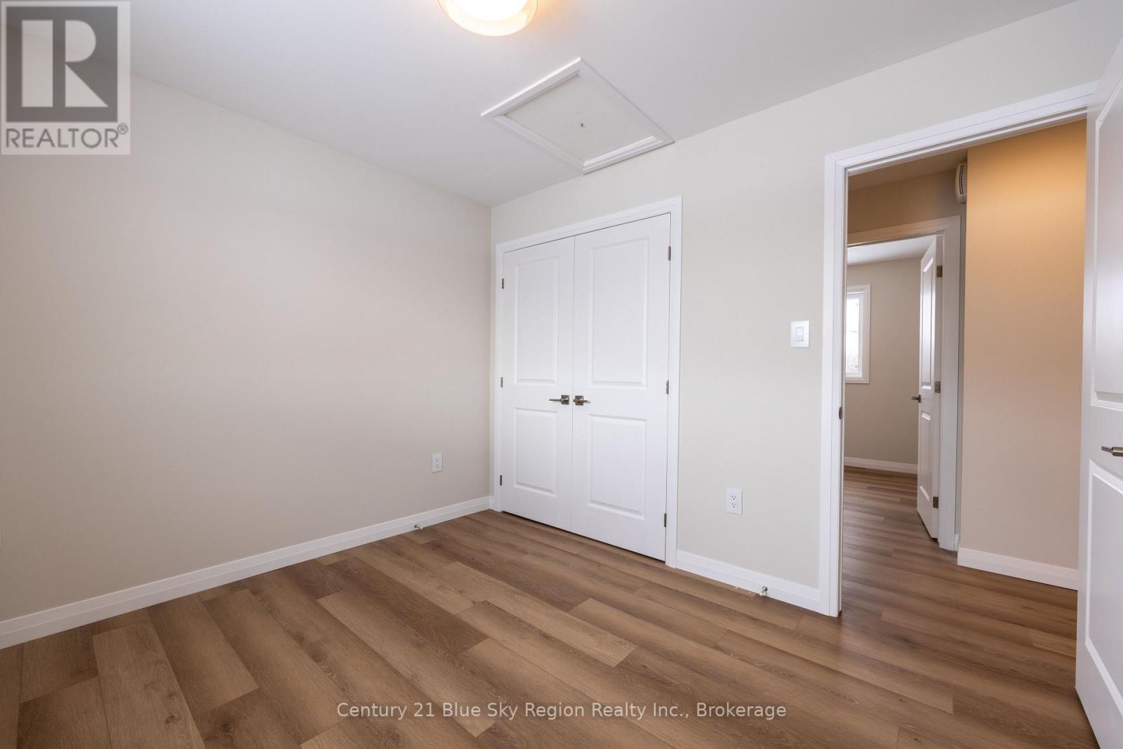 201 Talon Crescent S Property Photo 17