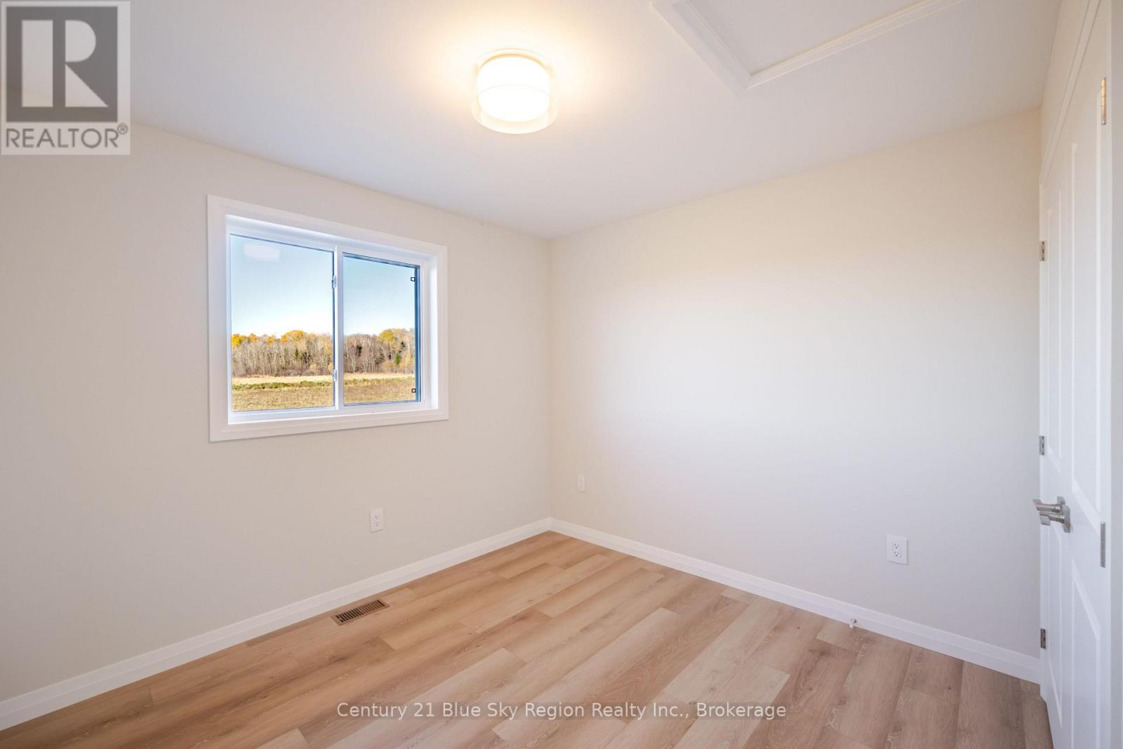 201 Talon Crescent S Property Photo 18