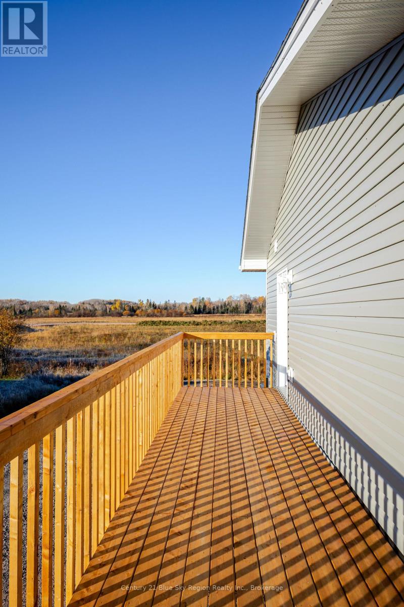 201 Talon Crescent S Property Photo 27