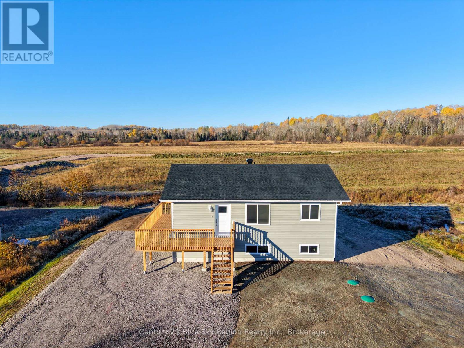201 Talon Crescent S Property Photo 28