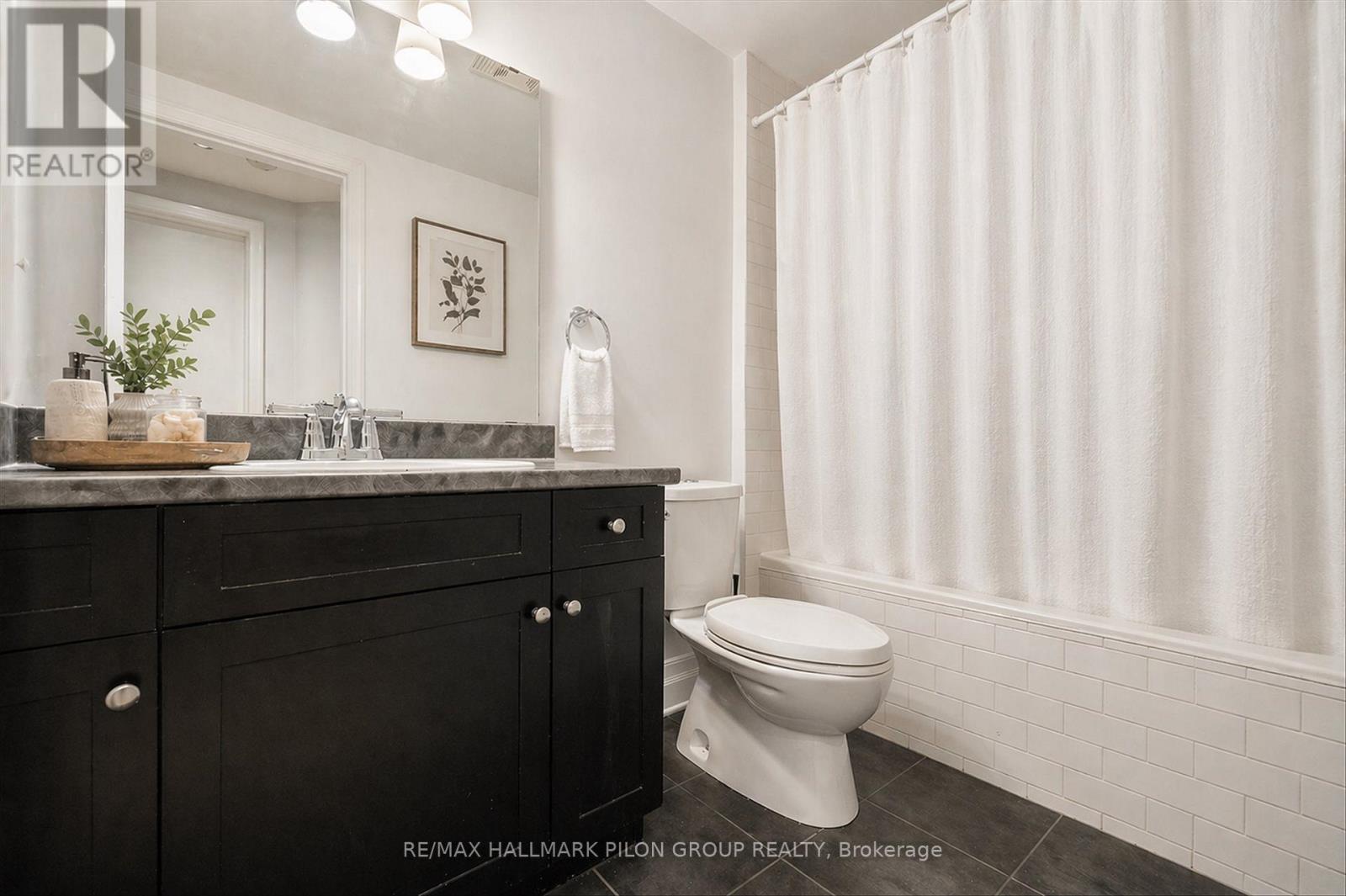 109 - 950 Marguerite Avenue Property Photo 7
