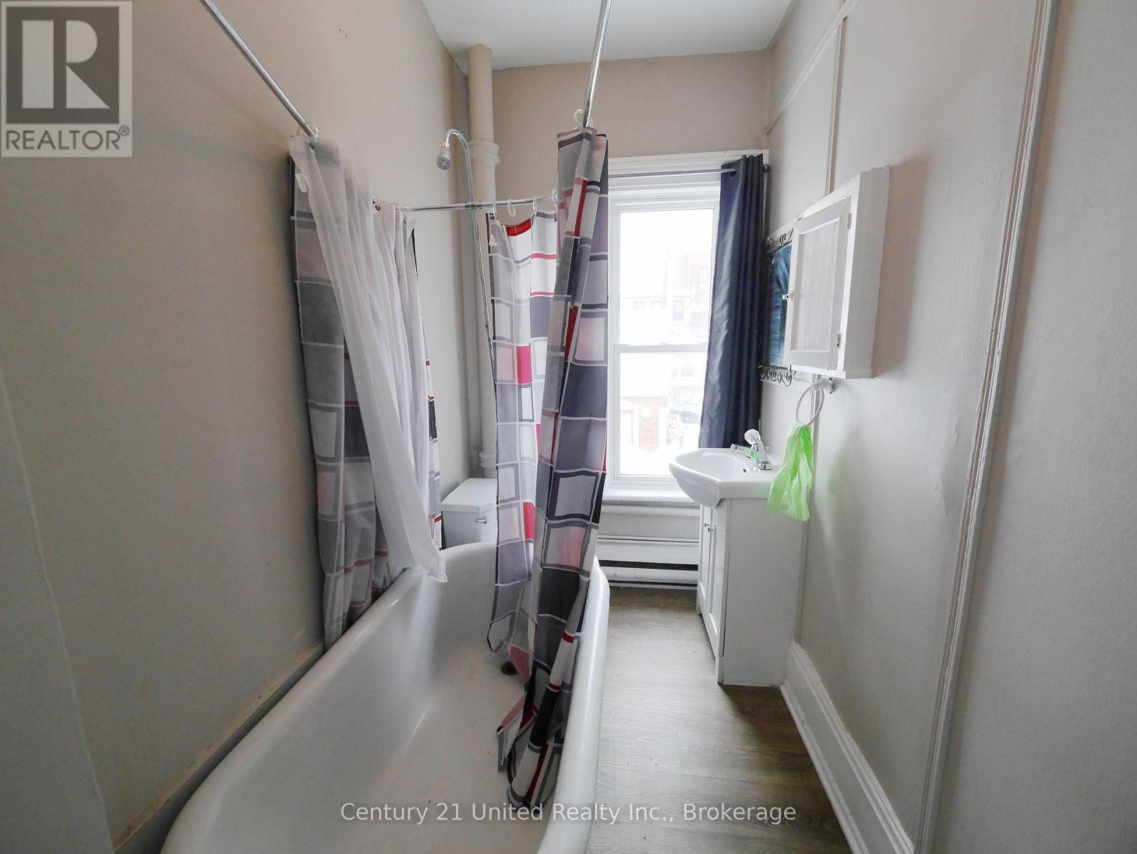 373a Queen Street Property Photo 11