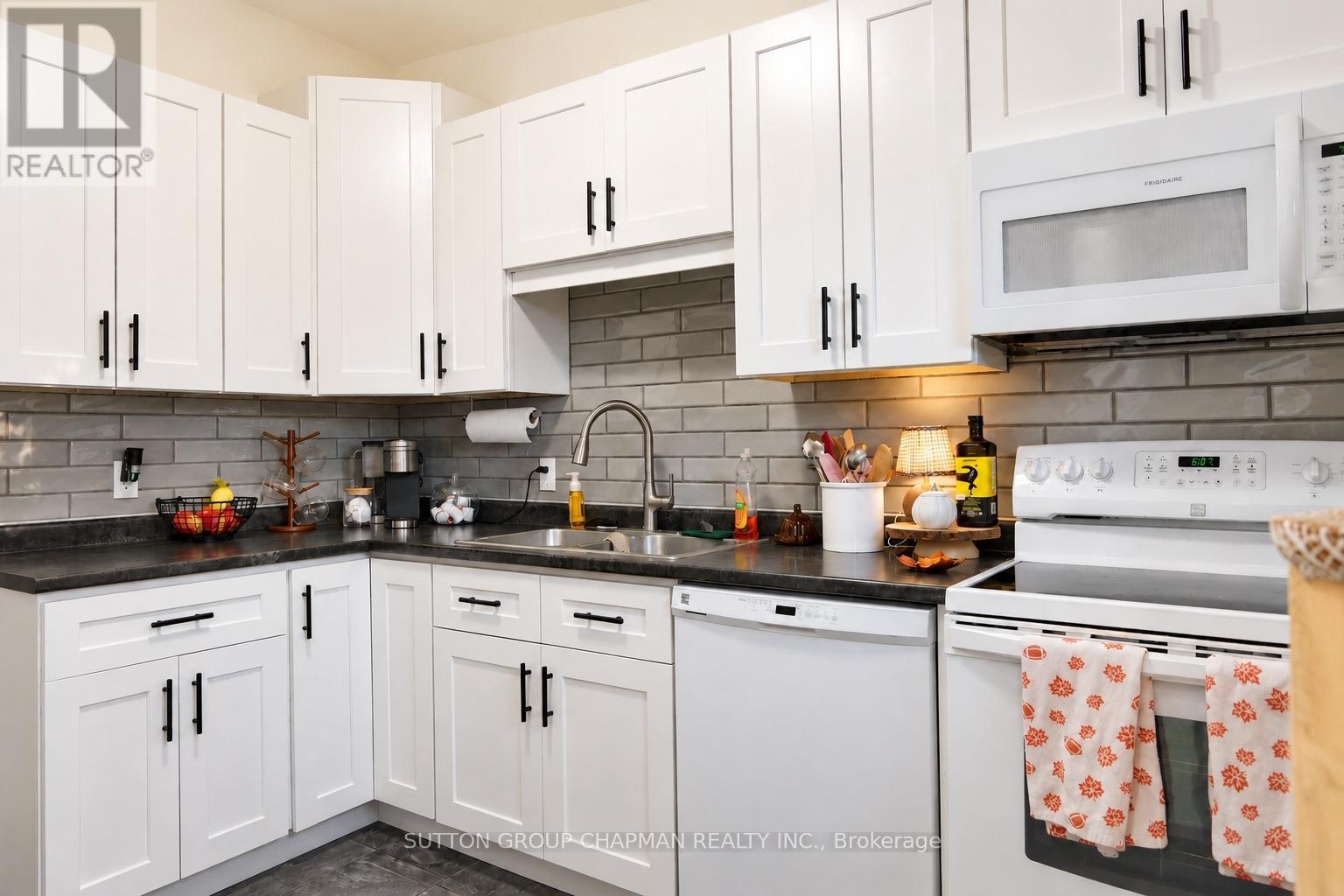 B - 43 Frontenac Road Property Photo 7