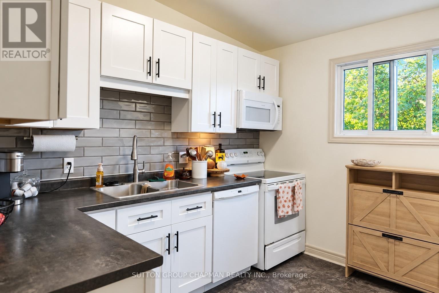 B - 43 Frontenac Road Property Photo 8