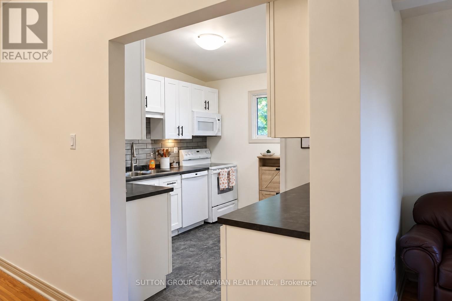 B - 43 Frontenac Road Property Photo 10