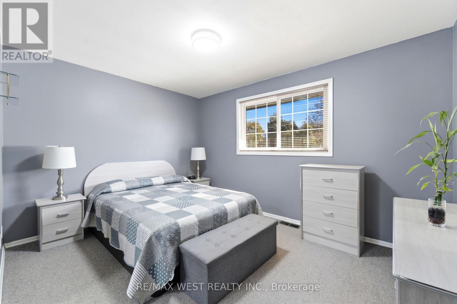 1380 Queen's Boulevard Property Photo 7