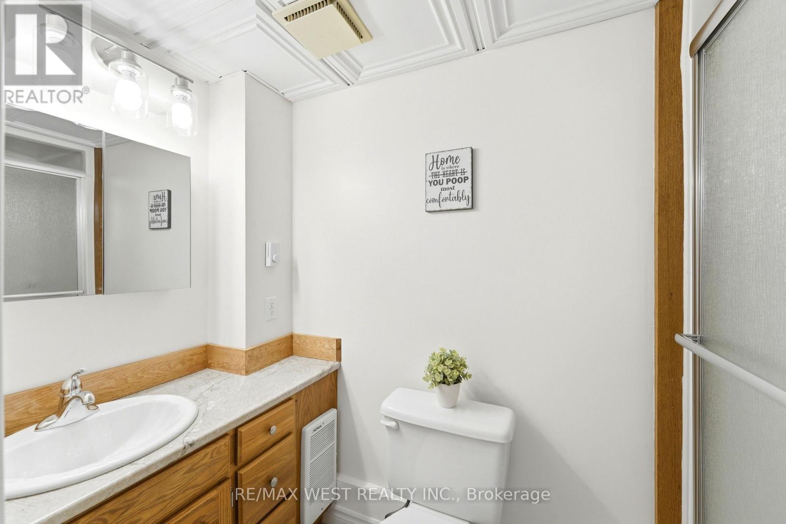 1380 Queen's Boulevard Property Photo 8
