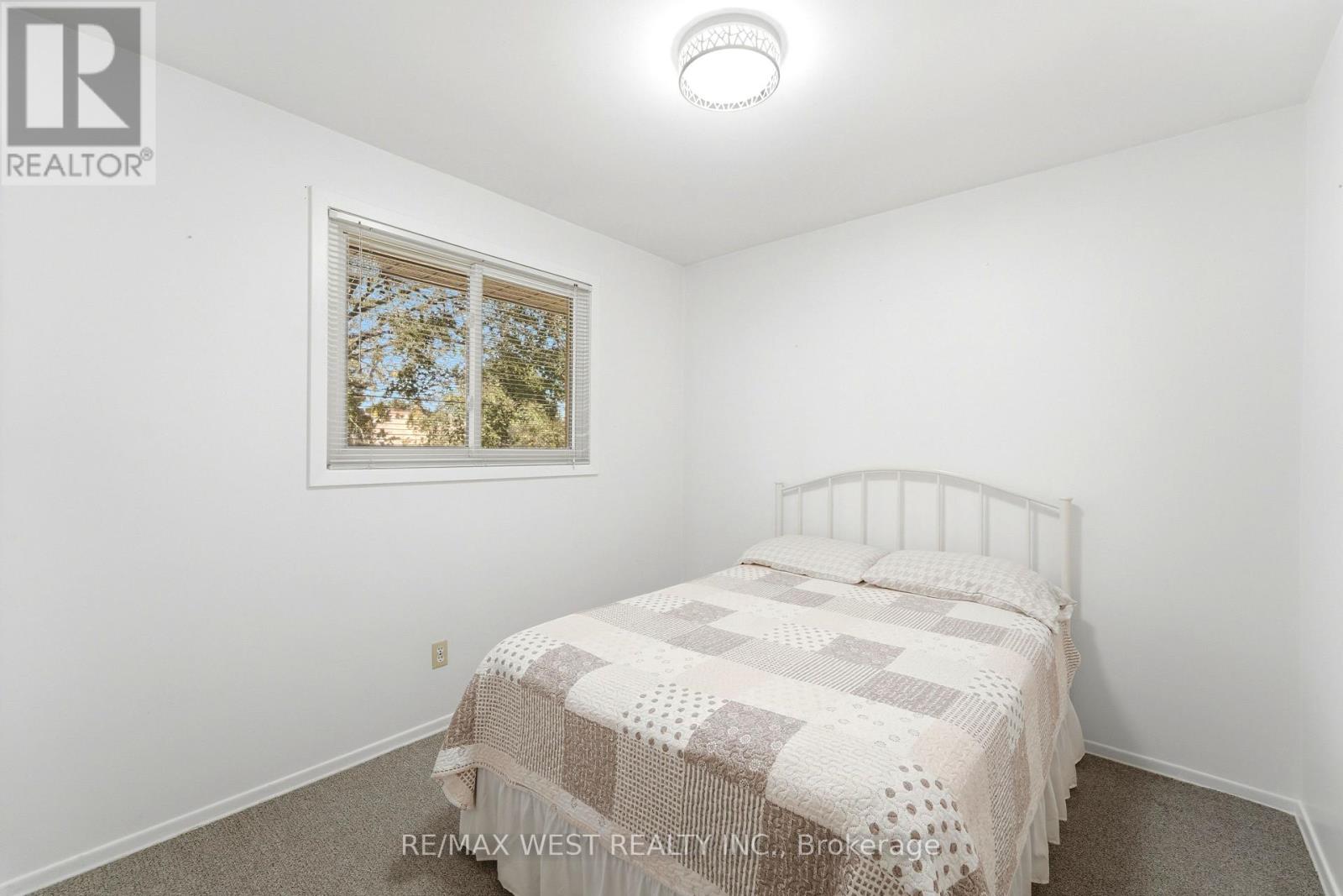 1380 Queen's Boulevard Property Photo 9