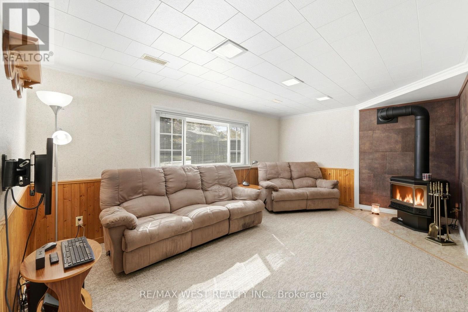 1380 Queen's Boulevard Property Photo 10