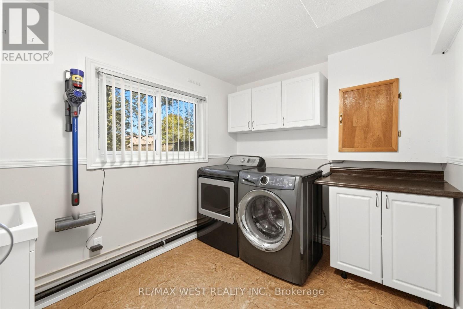 1380 Queen's Boulevard Property Photo 12