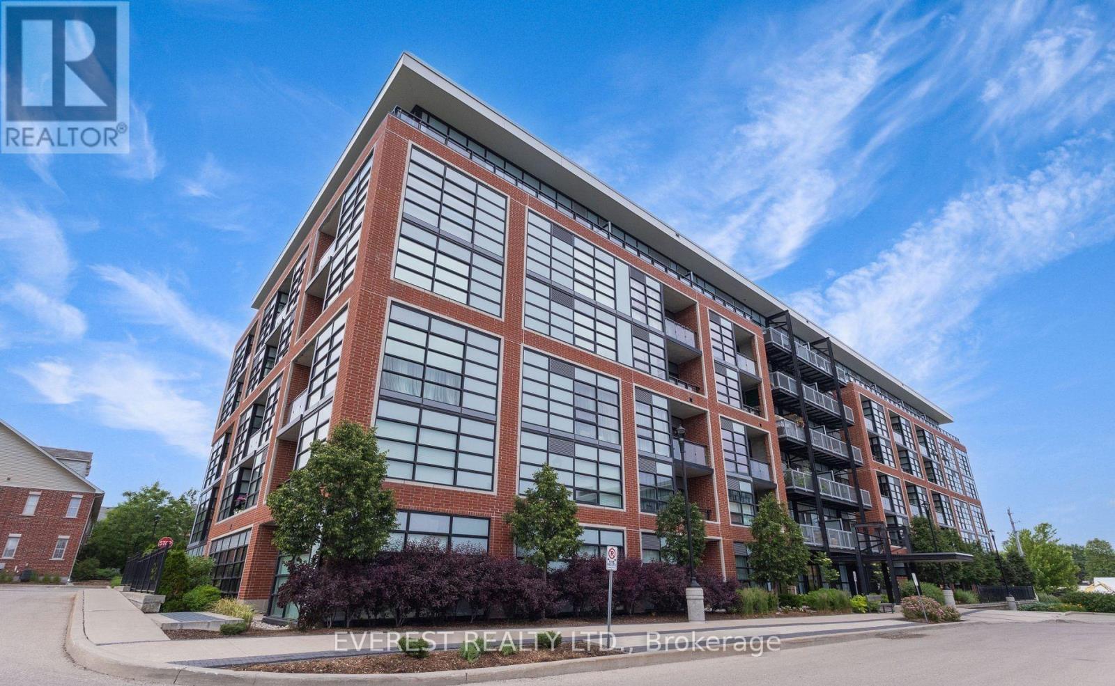 305 - 15 Prince Albert Boulevard Property Photo
