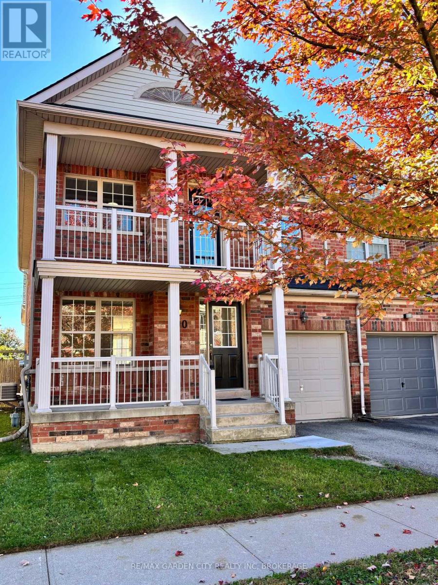 100 Young Crescent Property Photo 1