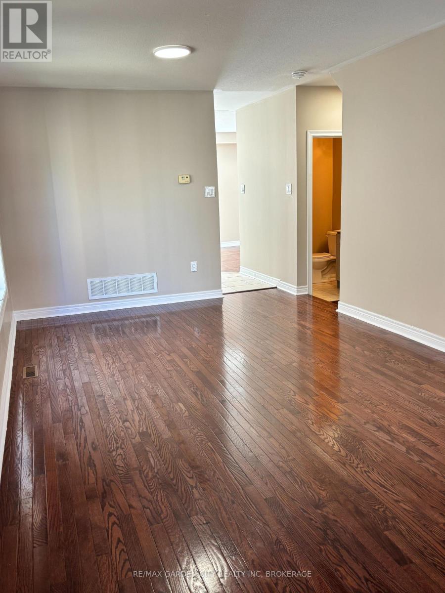 100 Young Crescent Property Photo 5