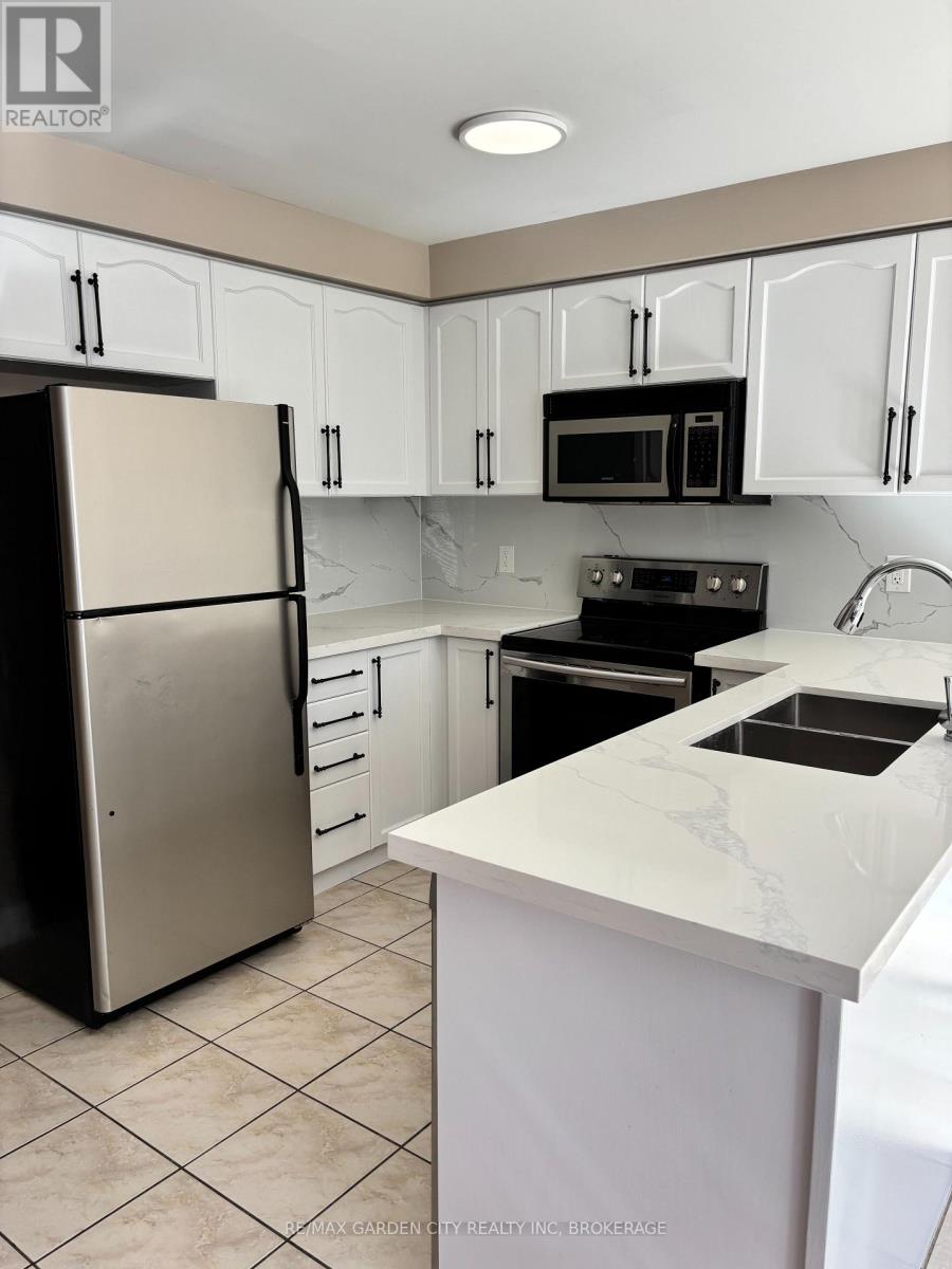 100 Young Crescent Property Photo 10