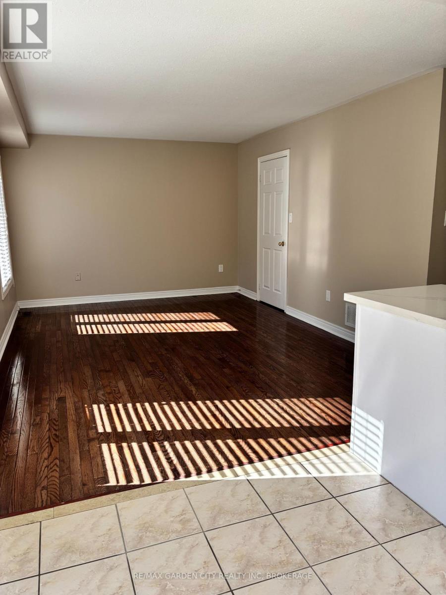100 Young Crescent Property Photo 12