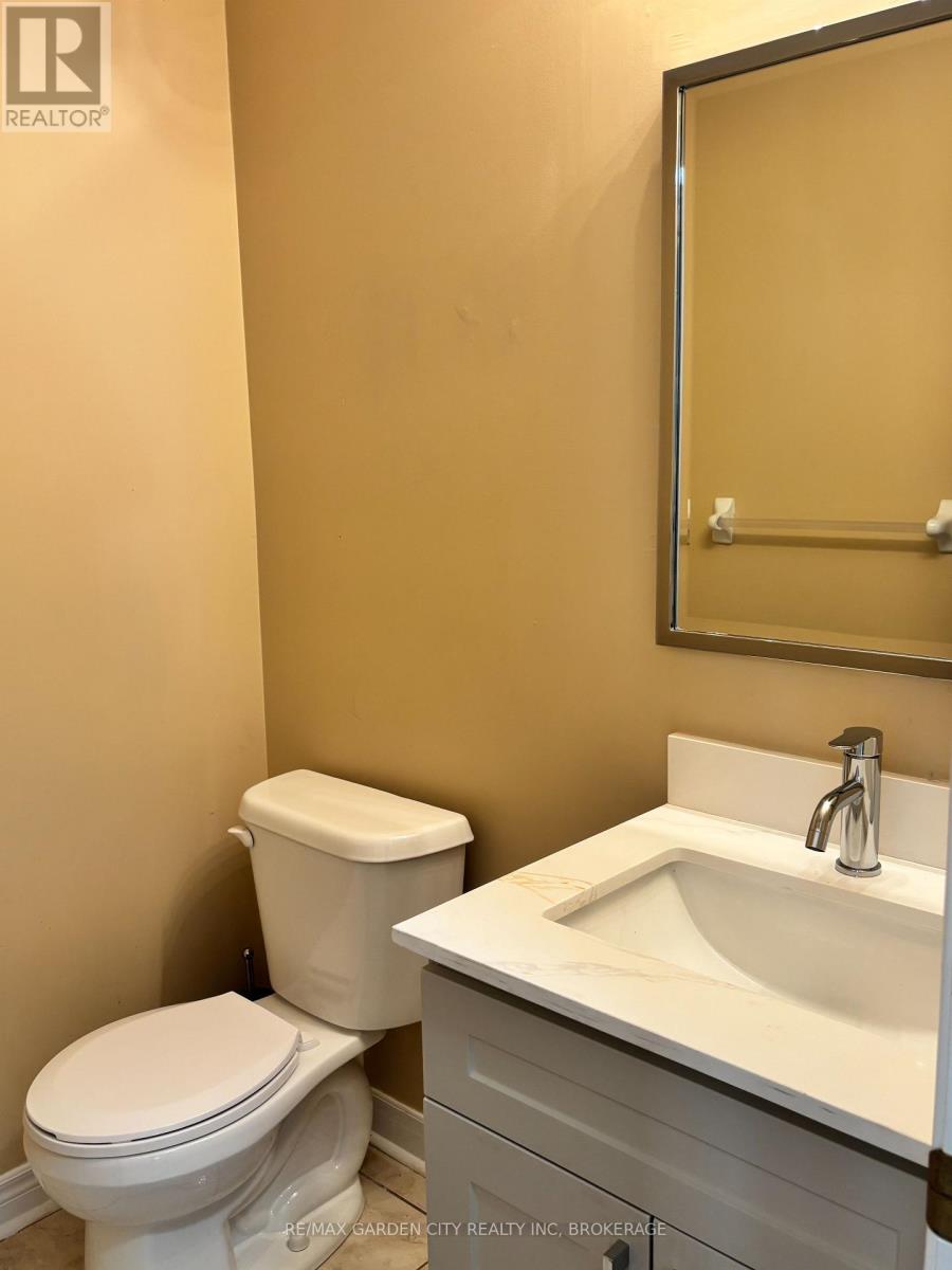 100 Young Crescent Property Photo 15