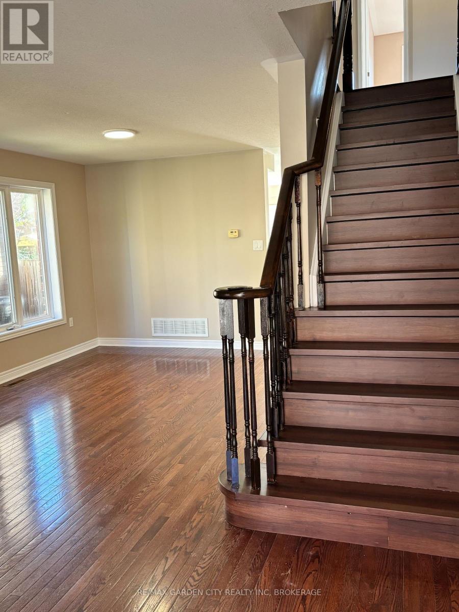 100 Young Crescent Property Photo 16